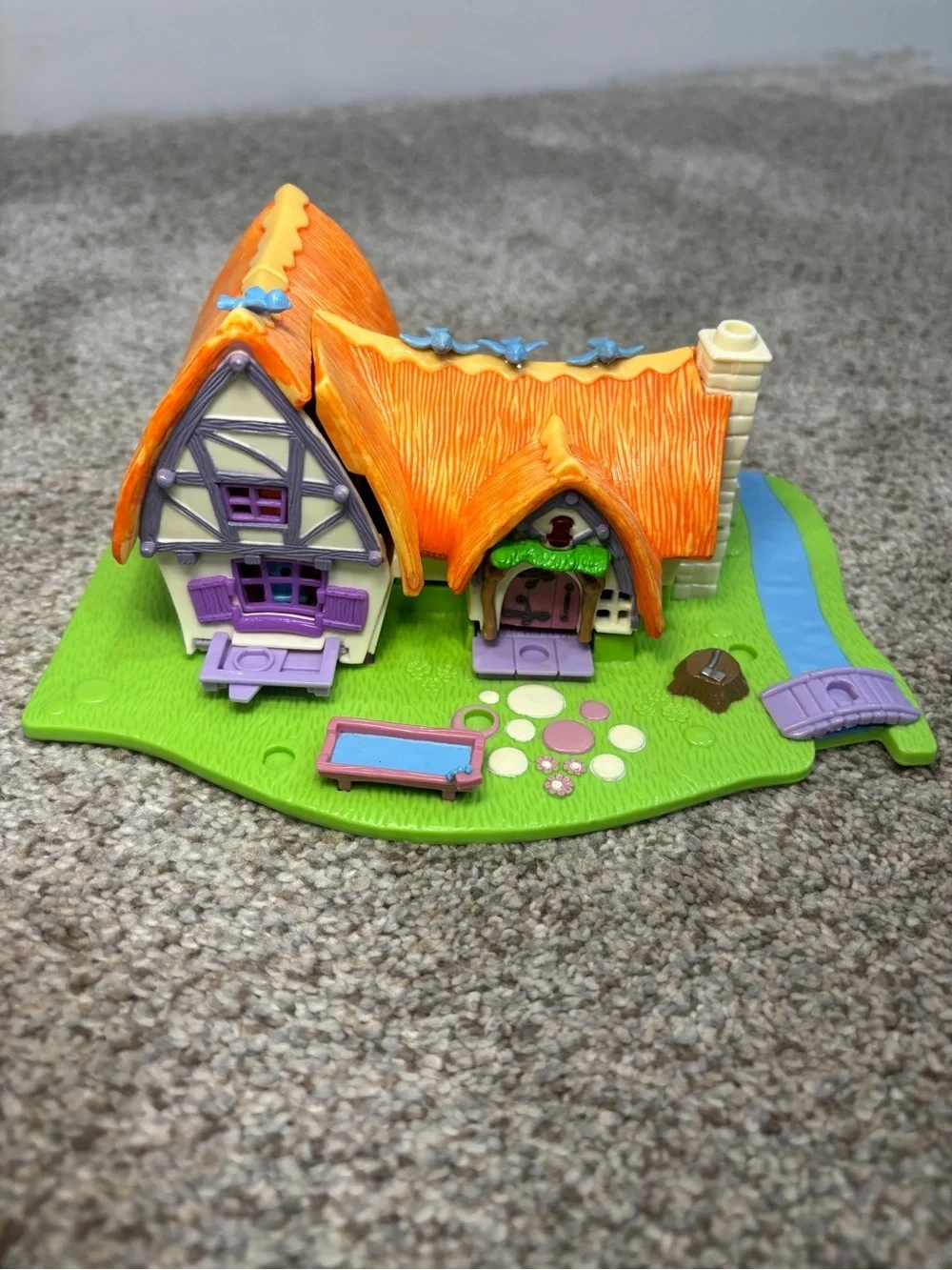Bluebird Disney Snow White & The Seven Dwarfs Polly Pocket Cottage - COMPLETE